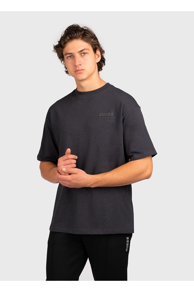 Guess تي شيرت نيلو كبير الحجم