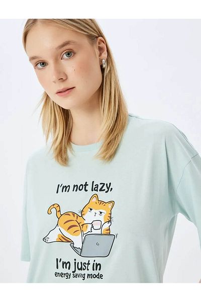 Koton Mintgrünes Damen-T-Shirt mit Katzenmuster und Rundhalsausschnitt 5sal10107ık