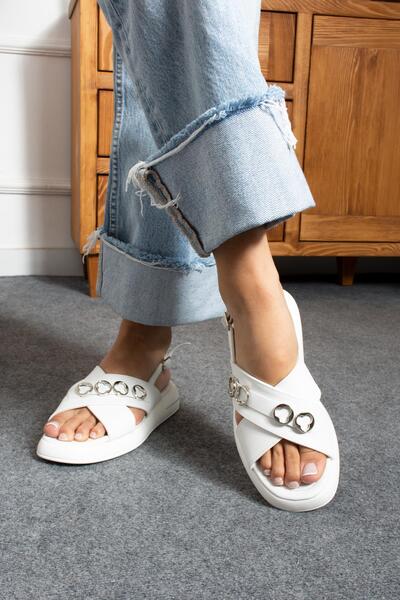 ShoeTek Чарлі Жіночі сандалі з перехресними ремінцями та пряжками, біла шкіра