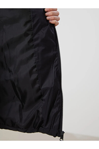 LC Waikiki LCWAIKIKI Classic Kapüşonlu Kadın Şişme Yelek