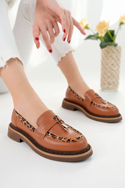 Marshetta Shoes Shadow Model barna bőrű leopárdcsíkos és csatos részletes női naplopó alkalmi cipő