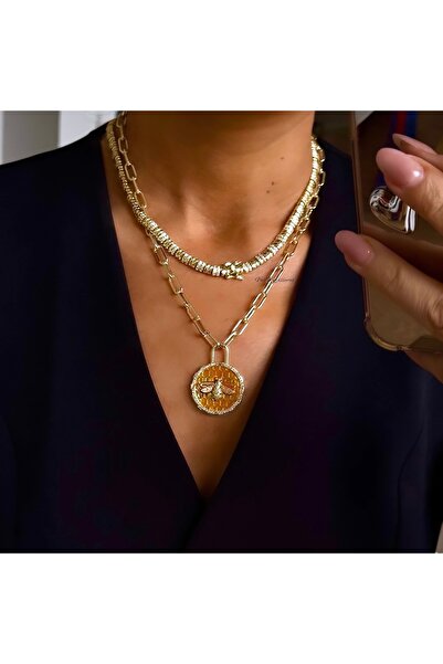 neslyaccessories Bal Peteğinde Arı Figürlü Madalyon Kolye