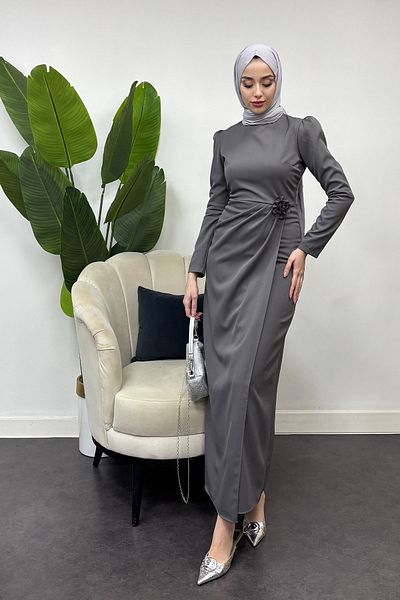 Tesettür Diyarı Φόρεμα Zümra Model Crepe Fabric με λεπτομέρεια τριαντάφυλλου