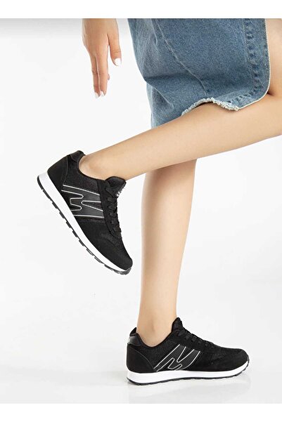 WEBORN حذاء رياضي للمشي للأطفال باللون الأسود والأبيض برباط شبكي مريح ونعل مريح