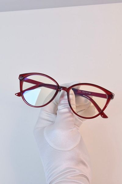 LOOKUP The Cat Eye Glasses with Blue Light Protection are Optically Compatible and Relax in Computer Television vs. Use.