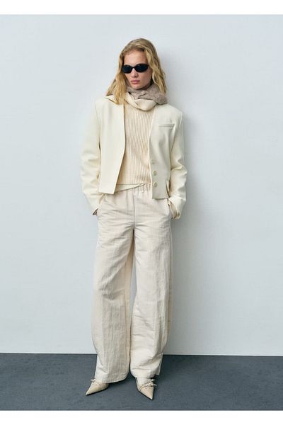 MANGO Woman Tvarované sako Crop Blazer