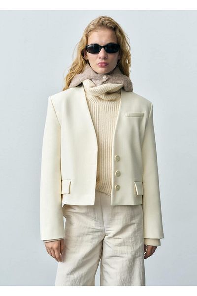 MANGO Woman Tvarované sako Crop Blazer