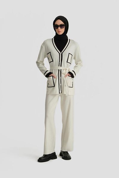 Armine Ecru White Striped Knitwear Set - 24Kd4221