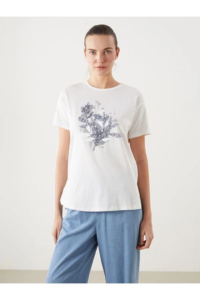 LC Waikiki LCWAIKIKI Klassisches Ecru-T-Shirt mit Rundhalsausschnitt und Blumenmuster für Damen