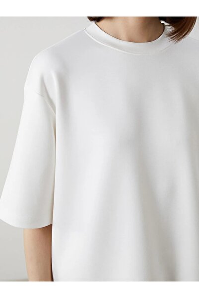 LC Waikiki LCW Vision Ecru Damen-T-Shirt mit Rundhalsausschnitt