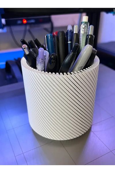 3D Brothers حامل أقلام بتصميم حلزوني أنيق