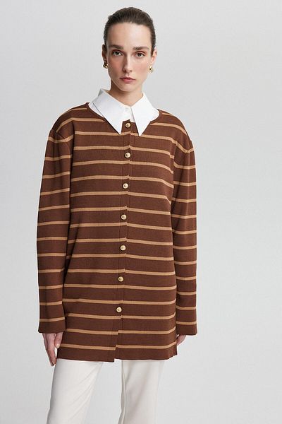 Touché Privé STRICKCARDIGAN MIT GOLDENEN KNOPFDETAILS