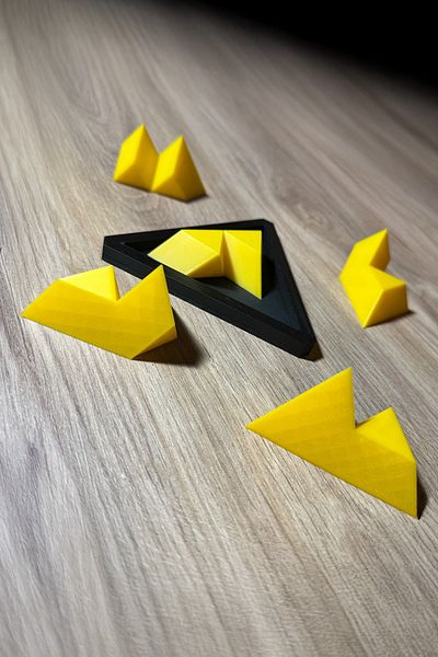 Melyonek Three Dimensional Pyramid Puzzle Brain Teaser – 3D Balance and Logic Puzzle