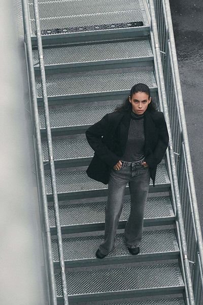 H&M بنطلون جينز واسع وعالي الخصر