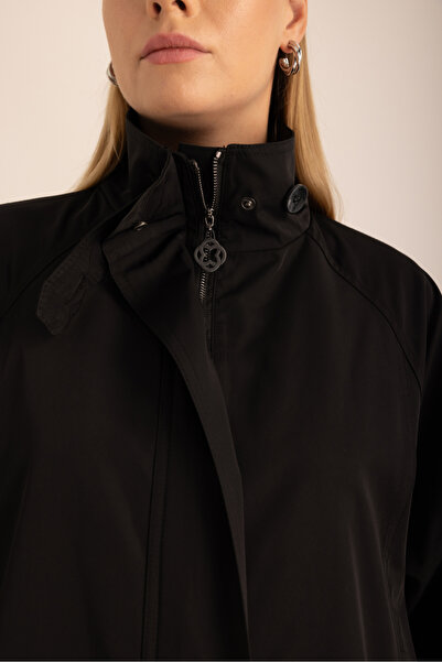 Aker Hakim Yakalı Detaylı Su Geçirmez Kap