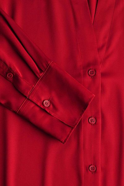 H&M بلوزة برقبة على شكل حرف V