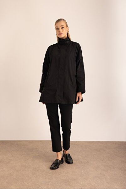 Aker Hakim Yakalı Detaylı Su Geçirmez Kap