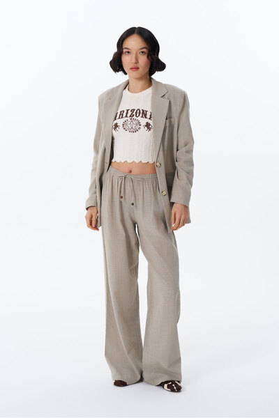 Quzu Pantaloni largi de culoare bej - cu detaliu de dantelă și talie elastică