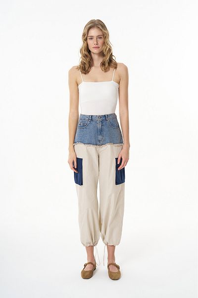 Quzu Pantaloni Blue Parachute - Detaliu denim și buzunare