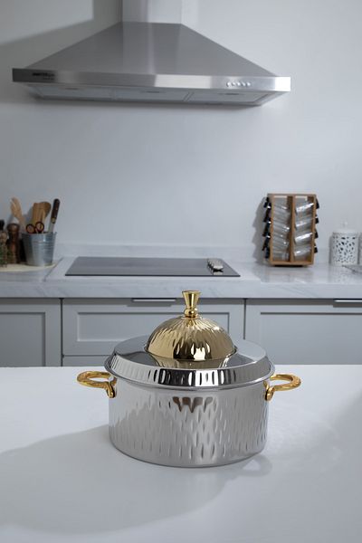 ALSAIF Hanya Hotpot Stainless Steel ,size : 3.5 Liter,colour: Silver/gold