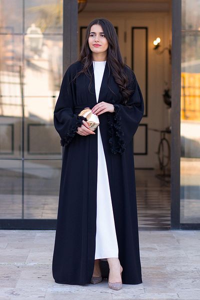 MELEK ARAZ Μαύρη λαβή Zahra Abaya με λεπτομέρεια λουλουδιών