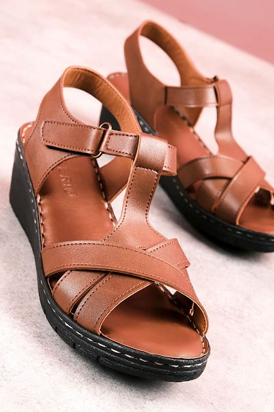 Lal Shoes & Bags Sandale cu toc cu velcro cu detalii încrucișate pentru femei Violin - Maro