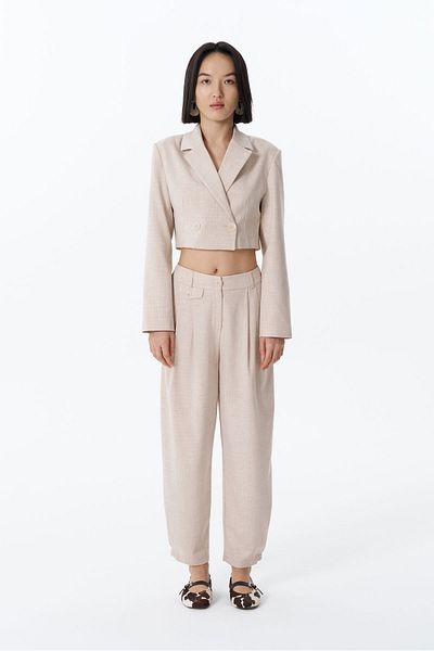 Quzu Natural Jogger Trousers - Pleat Detail