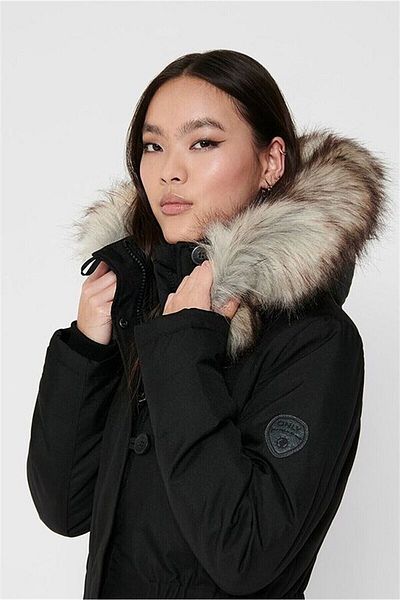 ONLY Дамско зимно черно палто с качулка от Iris Fur