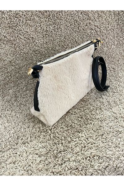 BEE BAGS Geantă de baghetă cu pene de pluș de culoare neagră Geantă de mână și de umăr casual