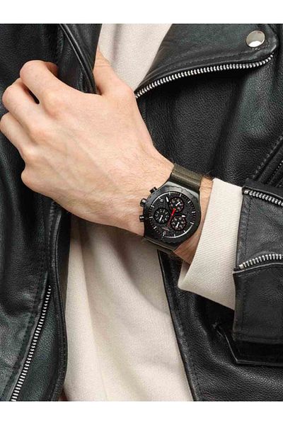 Swatch Men's Wristwatch YVB416 - Stylish and Functional Design