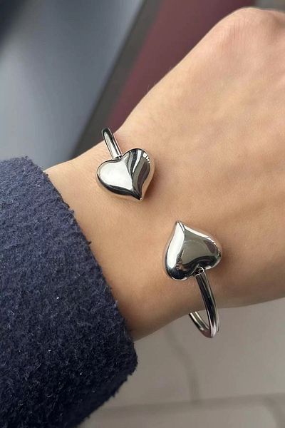 Vitastyle سوار أصفاد من الفولاذ على شكل قلب فضي اللون