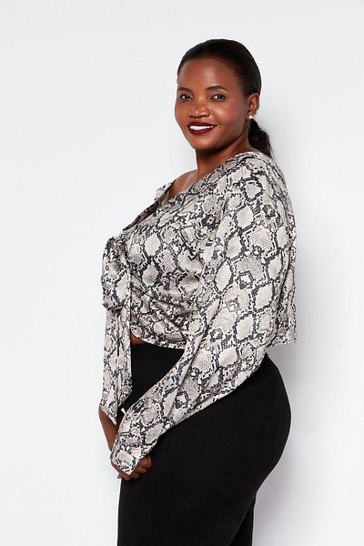 BOOHOO Women Plus Size V Neck Long Sleeve Printed Blouse, Beige