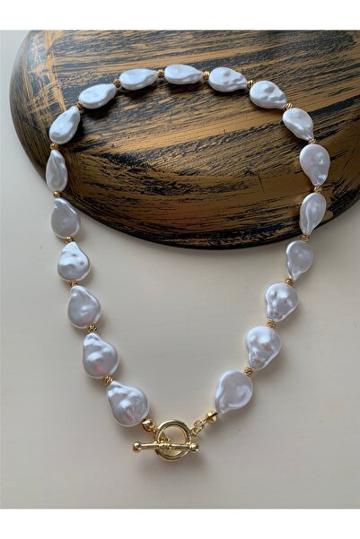 Pelin Aksesuar Yassı Barok Şekilli Incili Önden Kapamalı Kolye