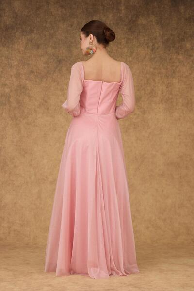 Carmen Púderes, csillogó gallérral ellátott, hosszú ujjú eljegyzési ruha