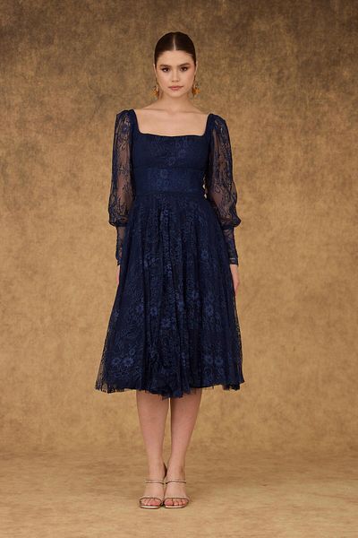 Carmen Marineblaues Verlobungsabendkleid aus Spitze mit quadratischem Ausschnitt