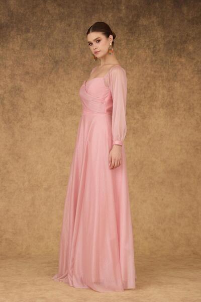 Carmen Púderes, csillogó gallérral ellátott, hosszú ujjú eljegyzési ruha