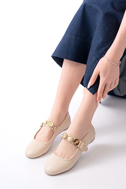 DURUNUN BUTİĞİ Duyra قبعة صلبة باللون البيج مع إكسسوارات (كعب 1 سم) قبعة صلبة...