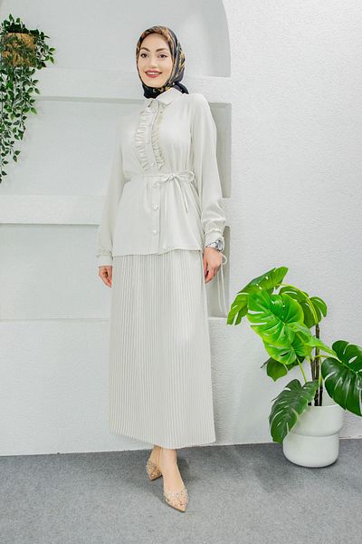 Tesettür Çarşım Ecru Terra Crepe Set - Ruffled Blouse and Pleated Skirt