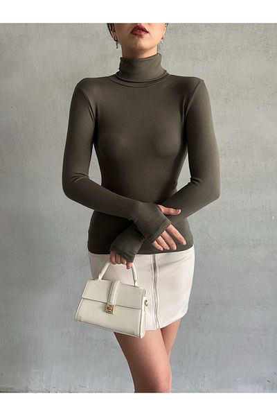 BEJNA Khakifarbene, weiche Damenbluse mit Rollkragenpullover und Fingerdetail