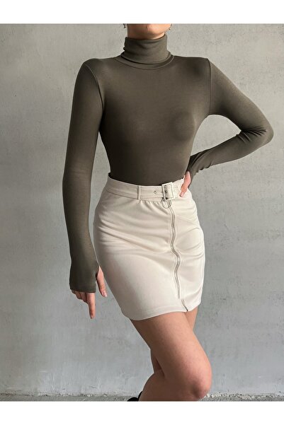 BEJNA Khakifarbene, weiche Damenbluse mit Rollkragenpullover und Fingerdetail