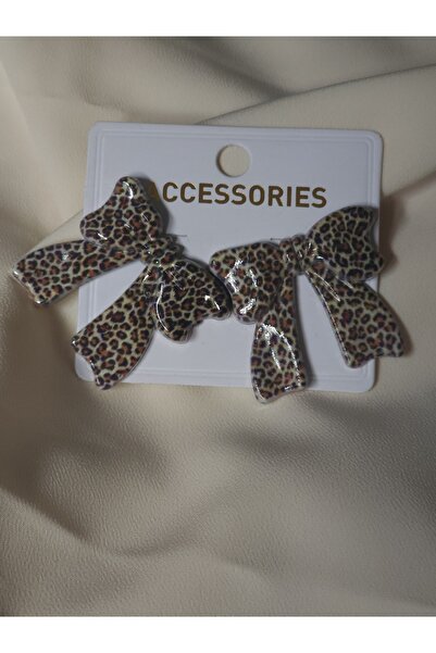 Avcıoğlu Aksesuar أقراط نسائية على شكل فيونكة معدنية على شكل فيونكة منقوشة بنقشة الفهد باللون الرمادي الليزري أقراط مطلية بالفضة