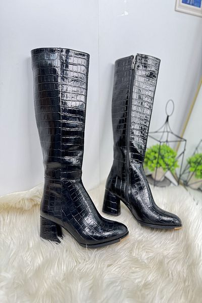 İmerShoes Μαύρες μπότες με ψηλό παχύ τακούνι με φερμουάρ μέχρι τη γάμπα με σχέδιο κροκόδειλου - 3001