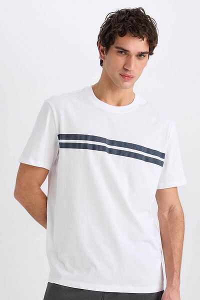 DeFacto Neues, kurzärmliges T-Shirt mit normaler Passform und Rundhalsausschnitt D7923AX25SP