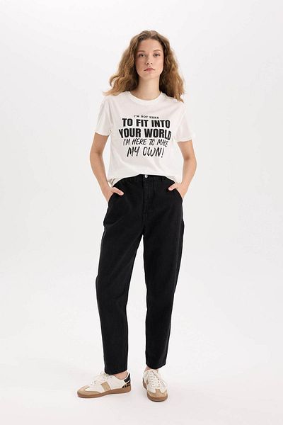 DeFacto Bedrucktes Kurzarm-T-Shirt mit normaler Passform und Rundhalsausschnitt D9599AX25SM