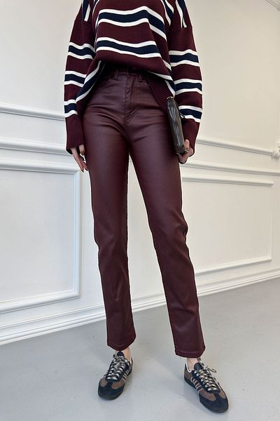MAGARDE Original Boyfit Jean with Burgundy Finish