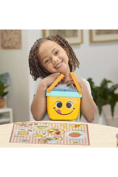 Hasbro PLAY DOH PICNIC SET AND SHAPES