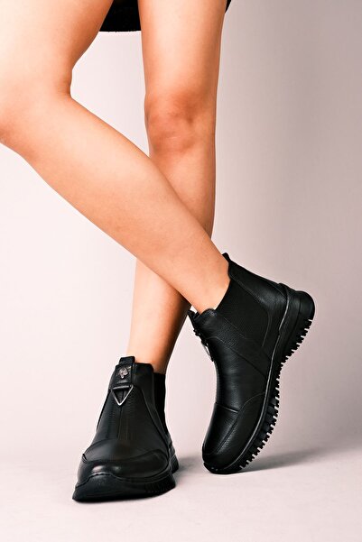 Lal Shoes & Bags Amatsu Γυναικεία Γνήσιο Δερμάτινο Τρίγωνο Μεταλλικό Λεπτομερείς Μπότες Αστραγάλου-μαύρο