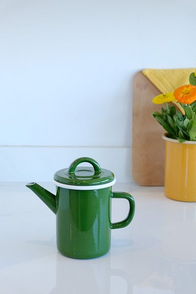 Elifle 850 ml Green Enamel Cylinder Teapot