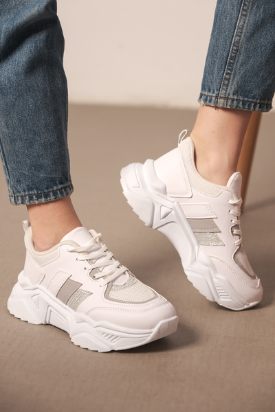 guijarro White Glitter Comfort Sneaker