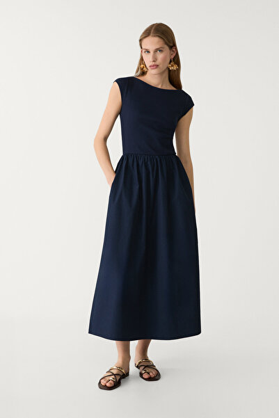 Stradivarius فستان ميدي متباين الألوان